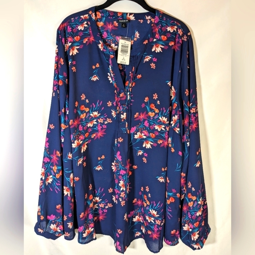 New With Tags Torrid Georgette Pintuck Button-Front Blue Floral Blouse Size 3X - Picture 6 of 13
